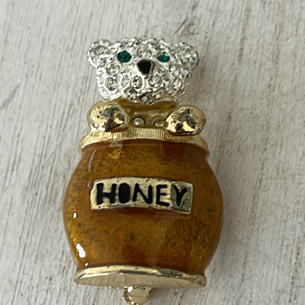 Bear in Honeypot pin brooch